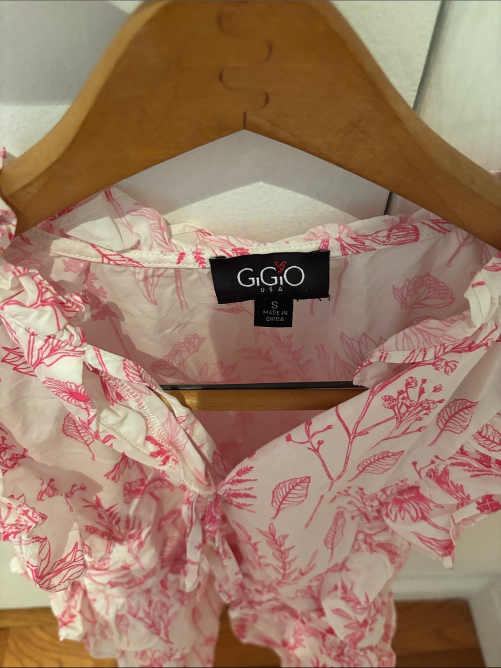 GIGI Pink Botanical Ruffle Short Sleeve Blouse - Picture 2 of 3